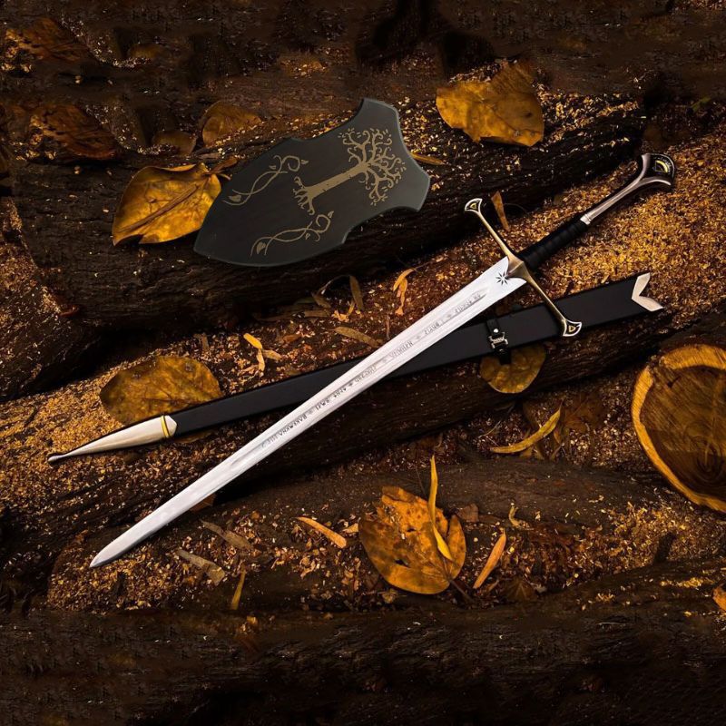 Épée inspirée d'Andúril d'Aragorn reforgée